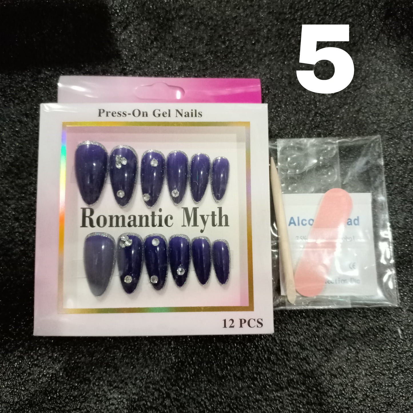 12 pcs of Press-on nails Set Stylish, Reusable, Easy To Apply